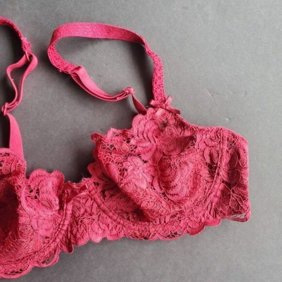 Adore me Red Lace Bra - Picture 5 of 8
